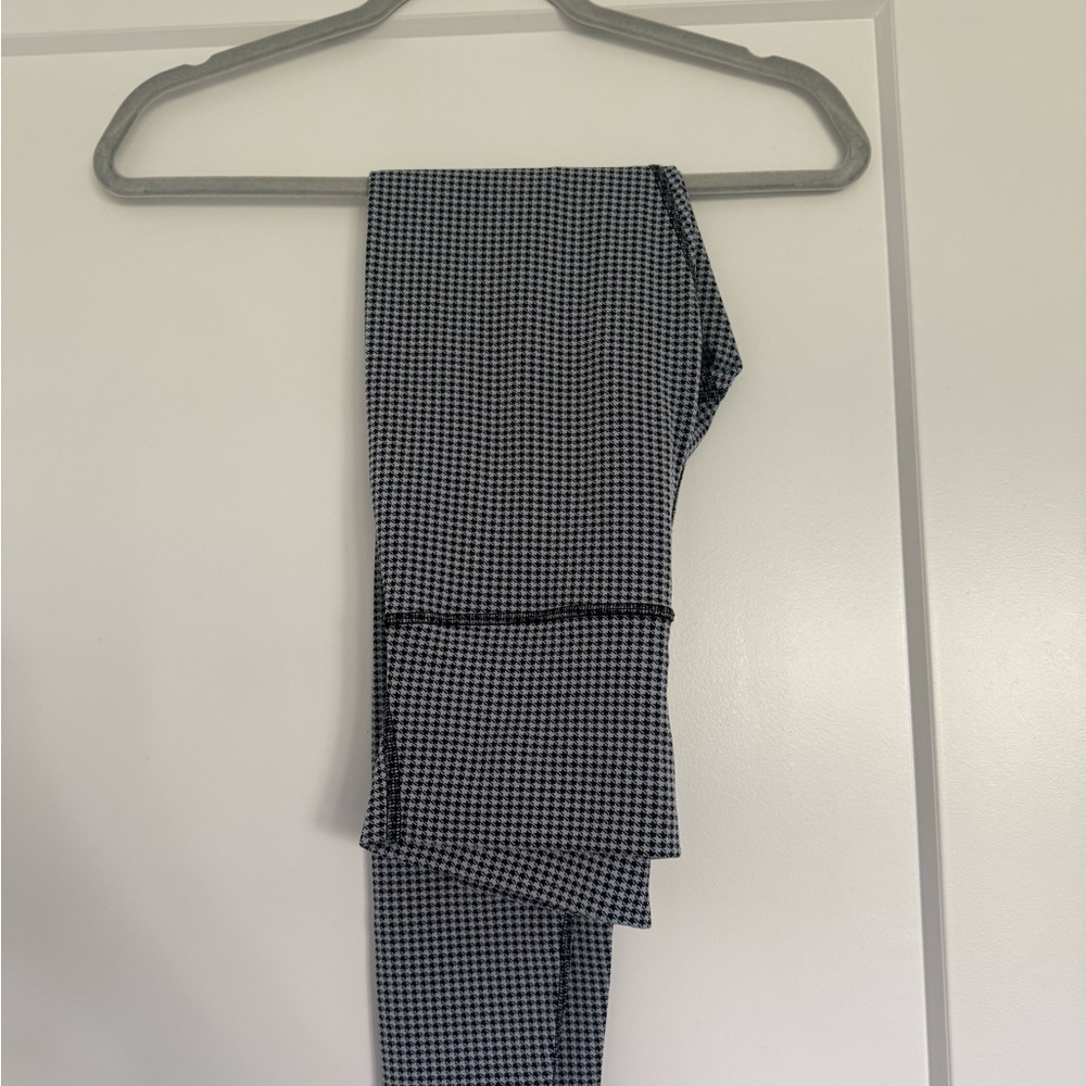 Alo Black and White Houndstooth Leggings